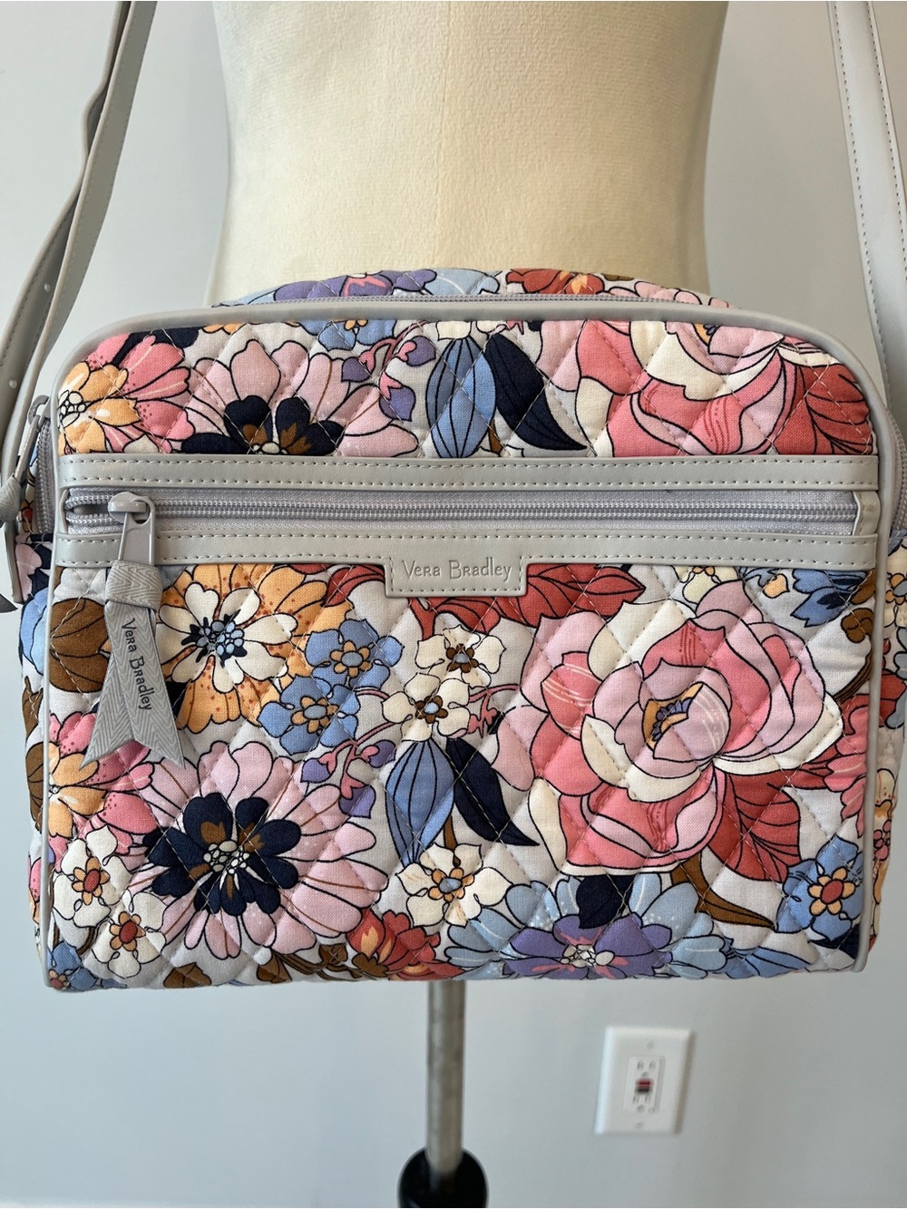 Vera Bradley floral crossbody - Picture 2 of 8